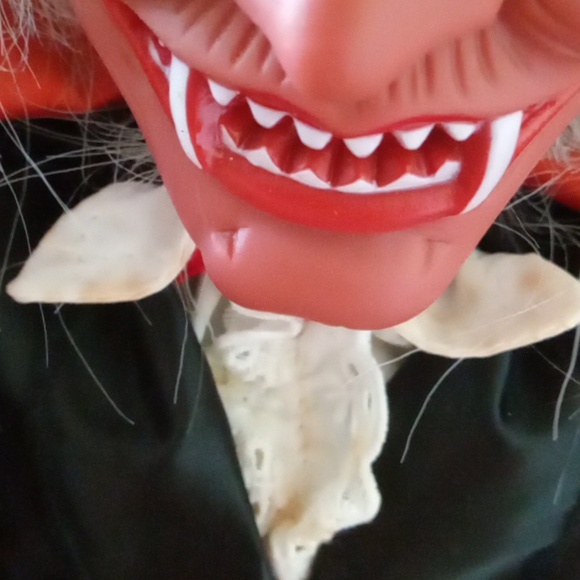 Vintage Animated Vampire Figure by Pumpkin Time - Picture 6 of 10